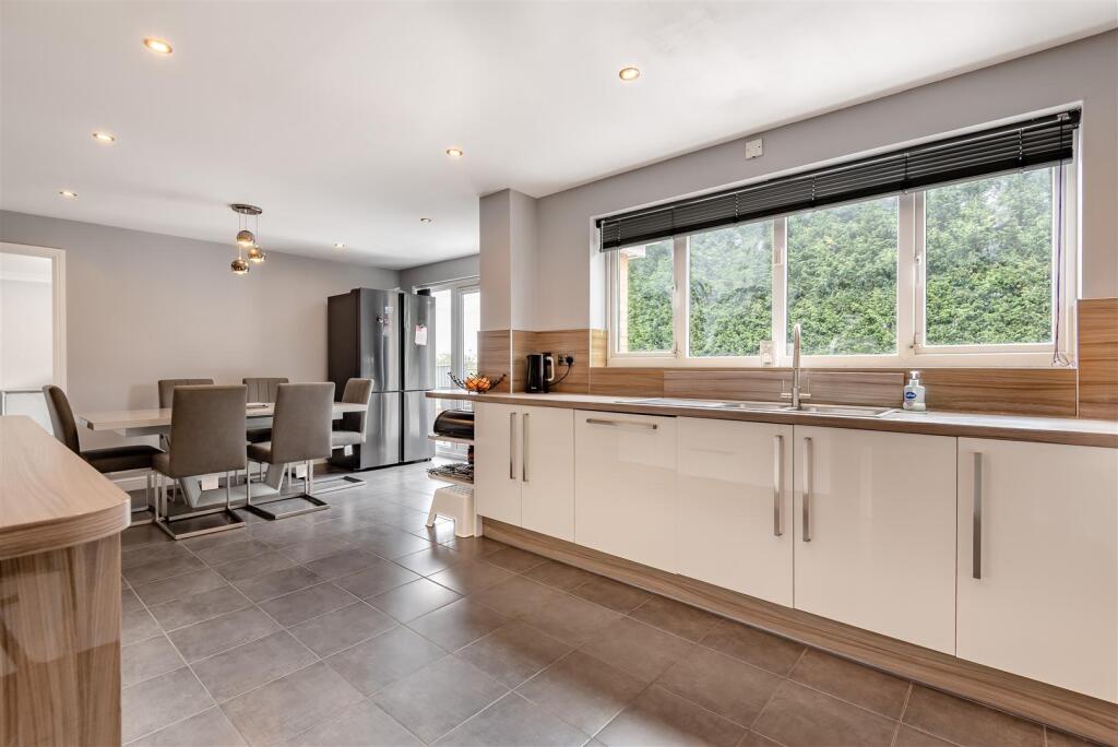 8652251-interior08.jpg