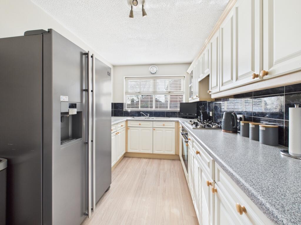 CAM05192G0-PR0013-STILL012[1]