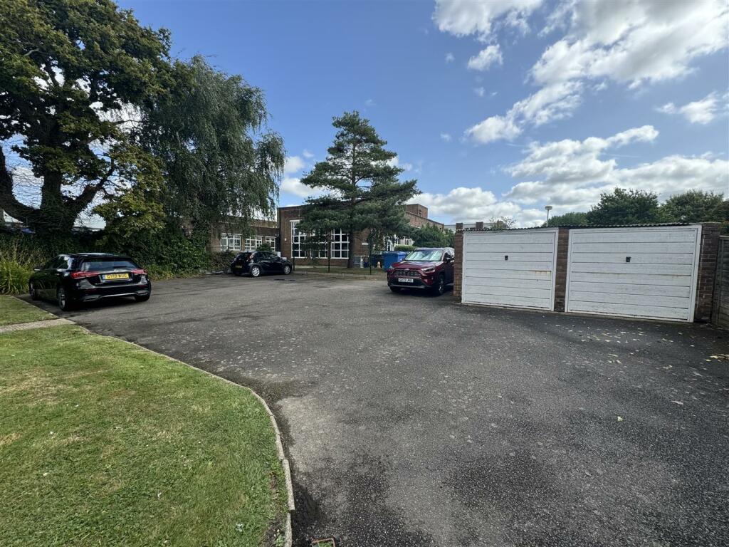 For Sale by Aspire Residential - Clive Court