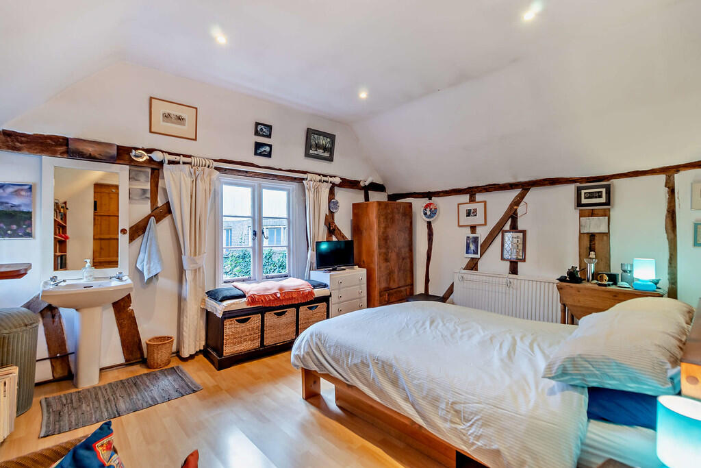 8625073-interior2...