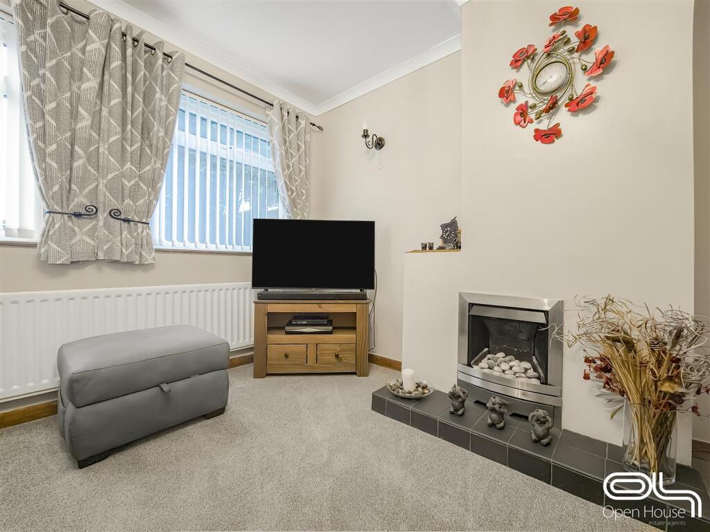 Peregrine Close, Winshill (11).jpg