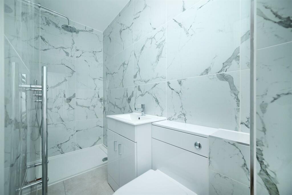 Family shower room - Maple Mews.jpeg