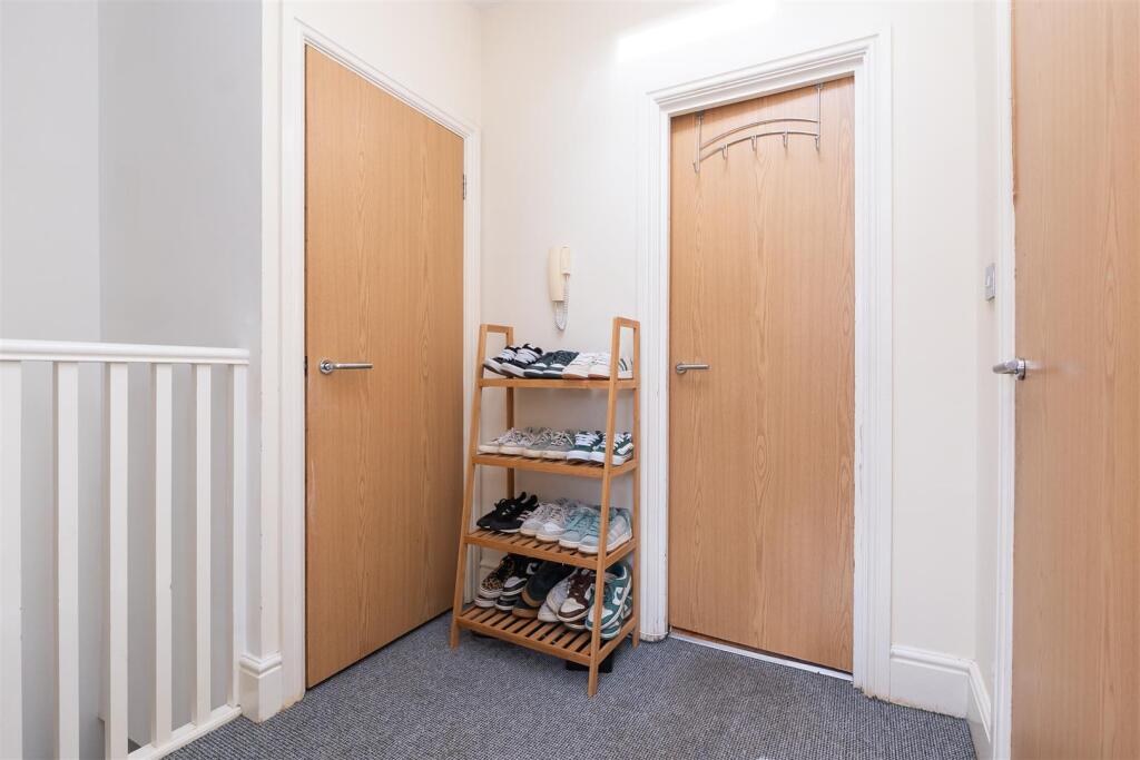 14 - Top floor one-bedroom flat for Auction, St Ge