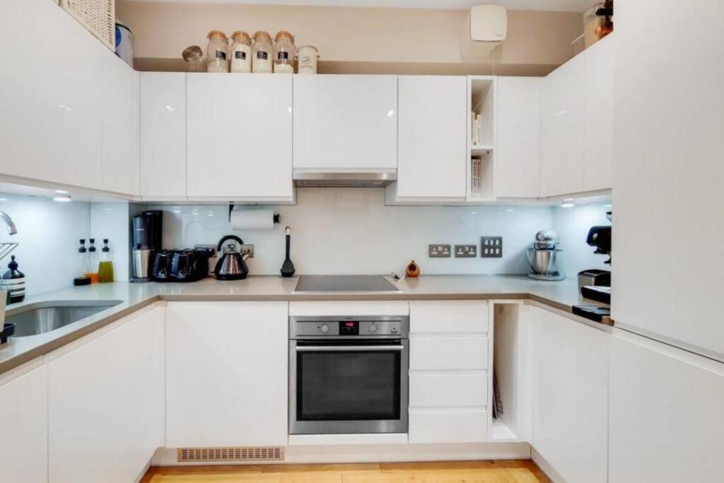 kitchen 2.JPG