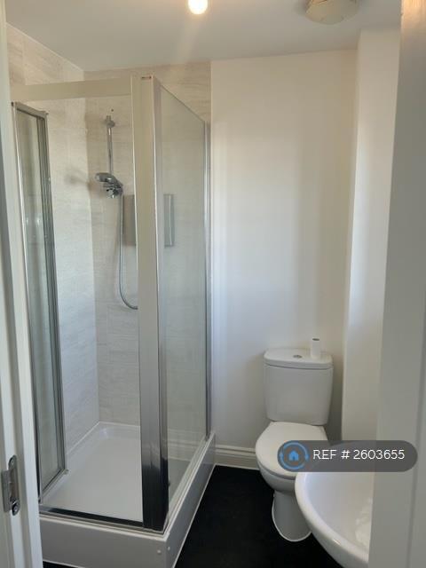 En-Suite To Main Bedroom