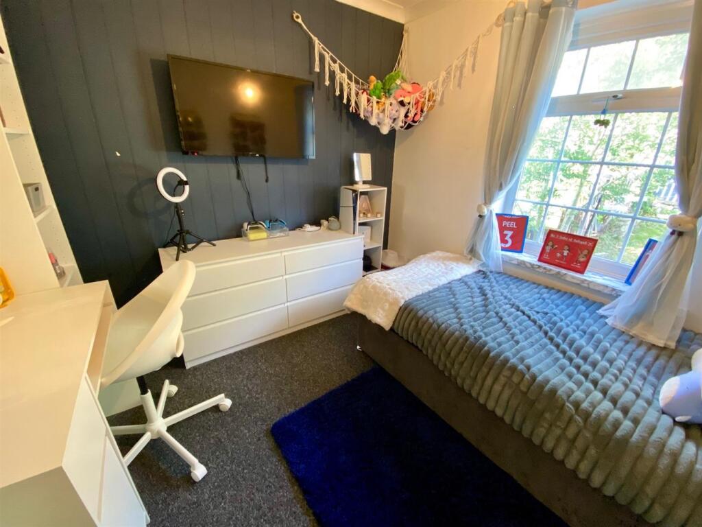 bed 2.jpg
