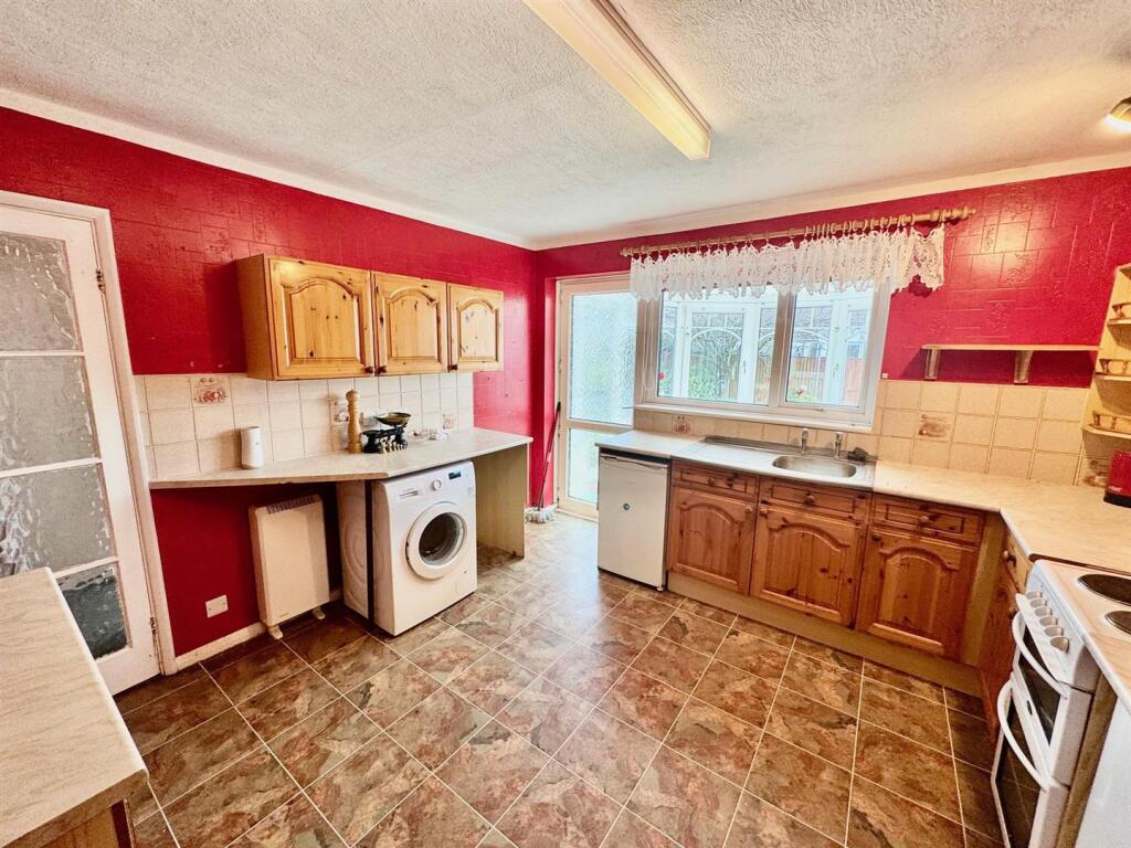 Kitchen 4.jpg