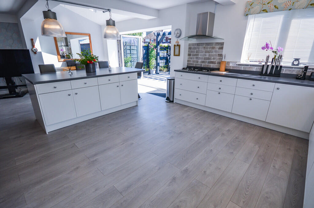 Kitchen-Diner-Lou...