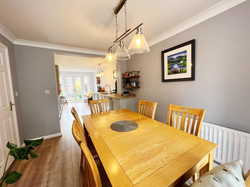 Dining Area 2.jpg