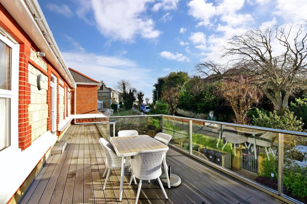 Cedar Balcony / Terrace