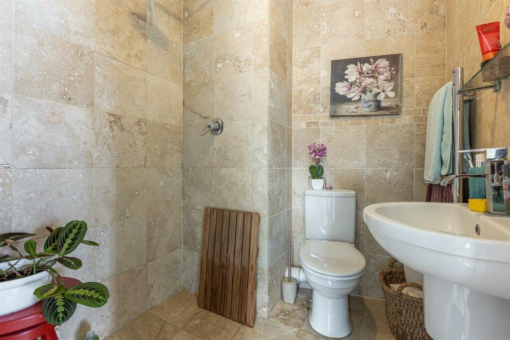 A10 - 24 South Embankment Dartmouth - 240327.jpg