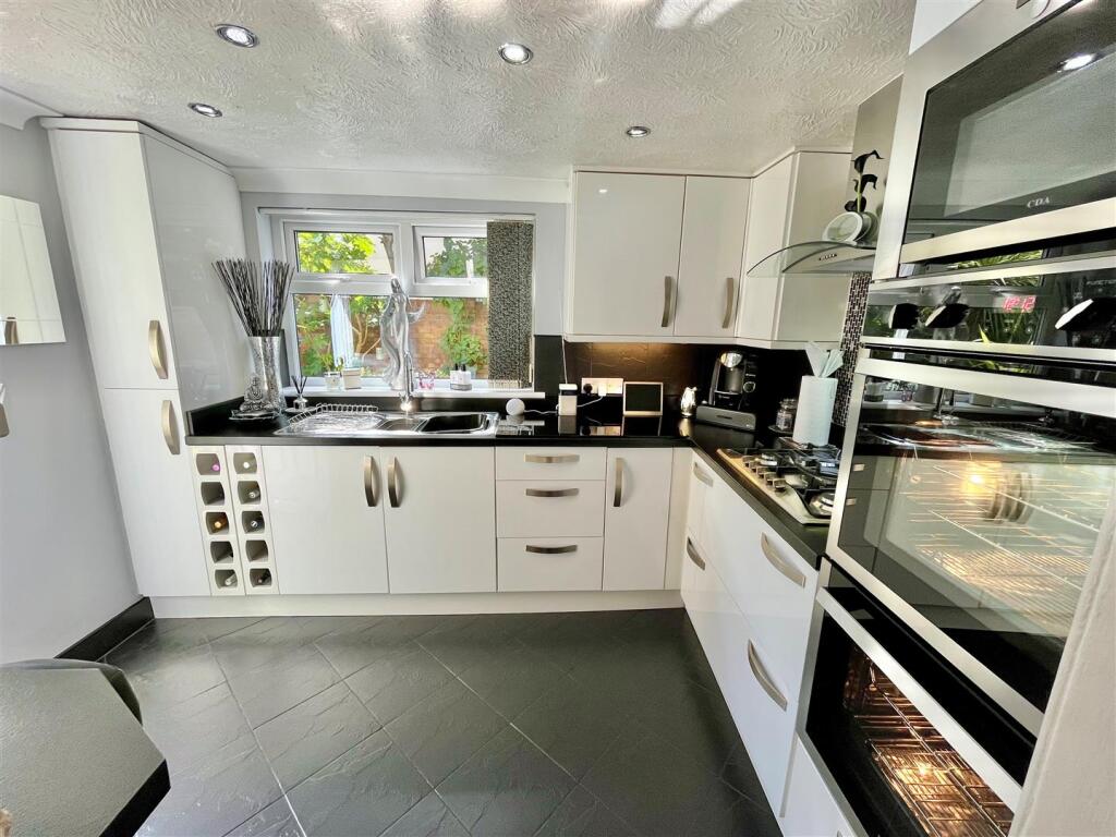 Kitchen - additional image.jpg