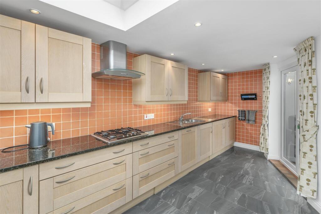 2 Poplar Close, Banbury-8.jpg