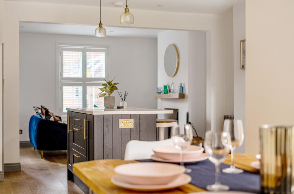 1342970-1-68b1930...