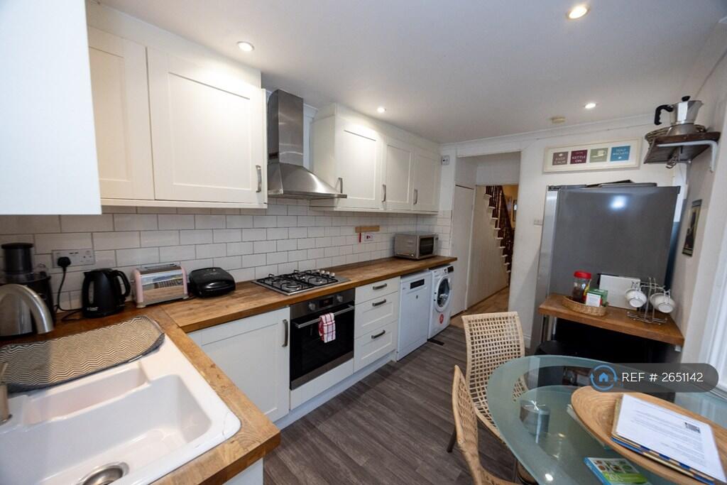 Kitchen (Downstairs Back Of House)