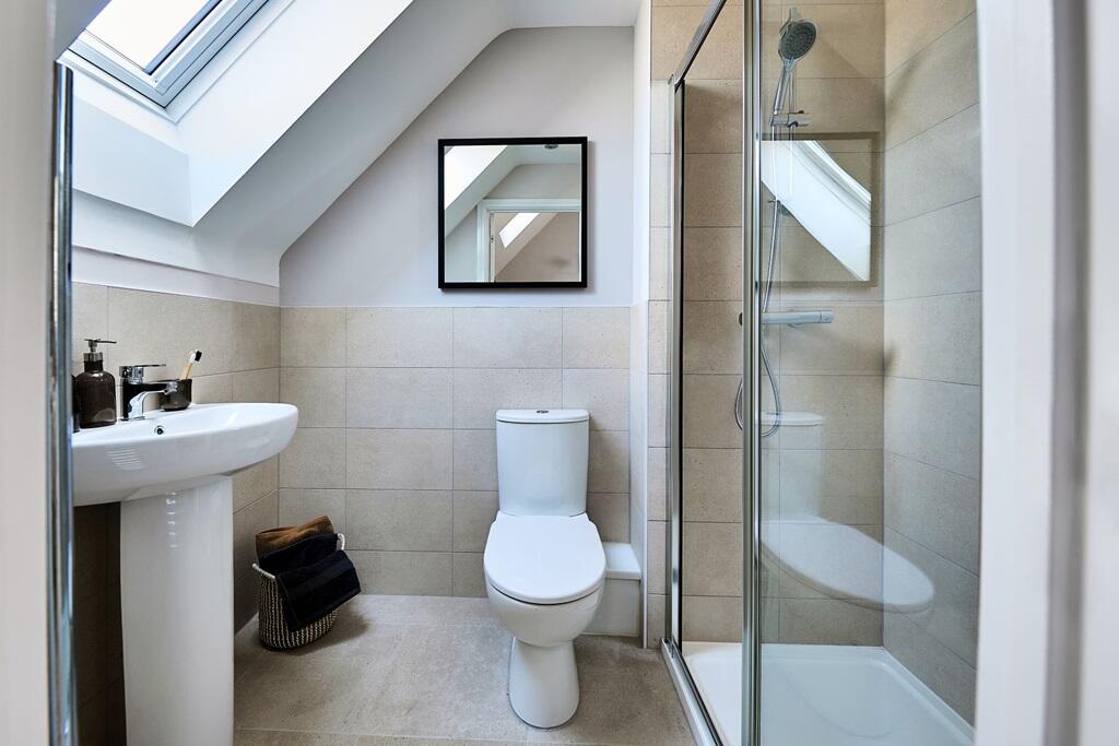 The ideal, relaxing en suite to the main bedroom