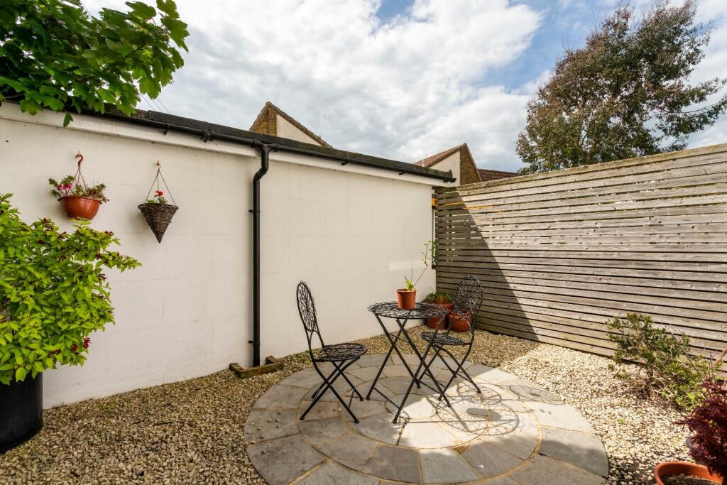 62a Trafalgar Road-5.jpg