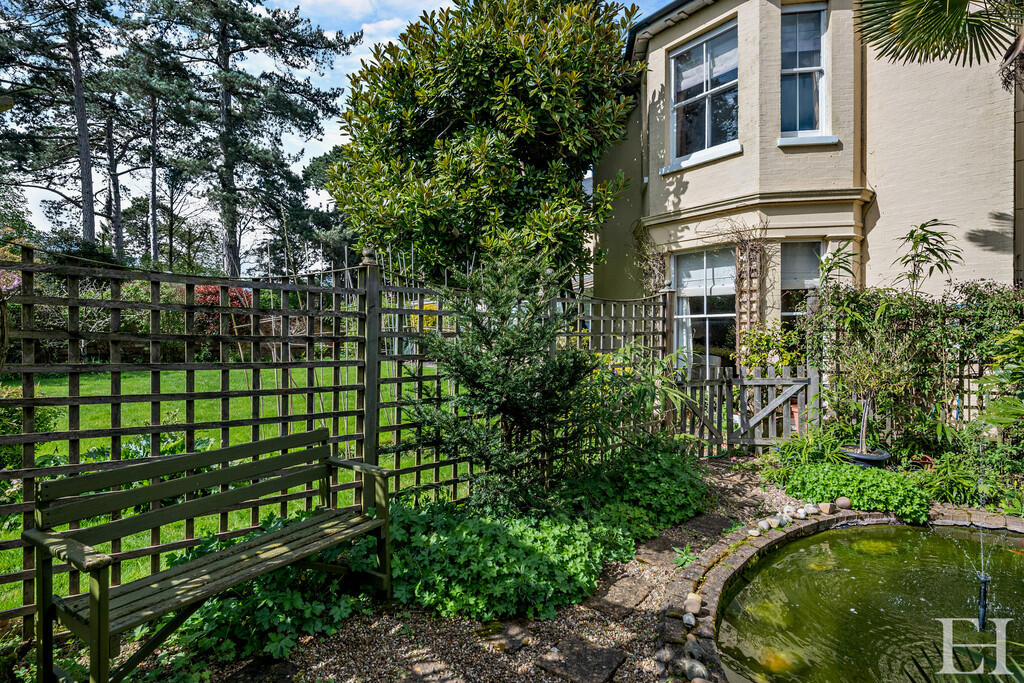 8591206-exteriorw...