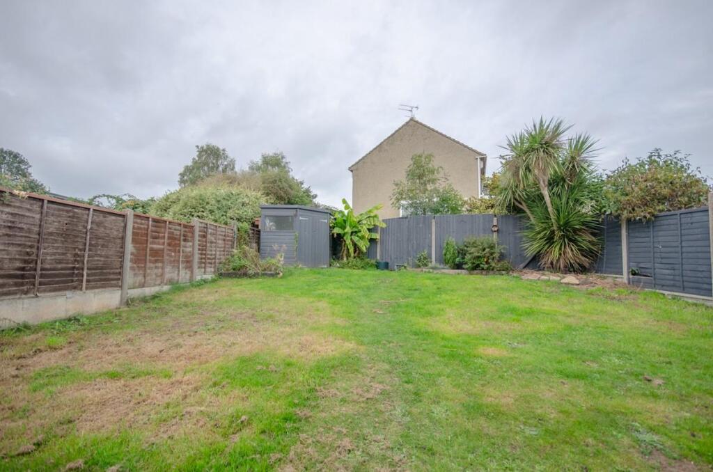 Rear garden pic 2.jpg