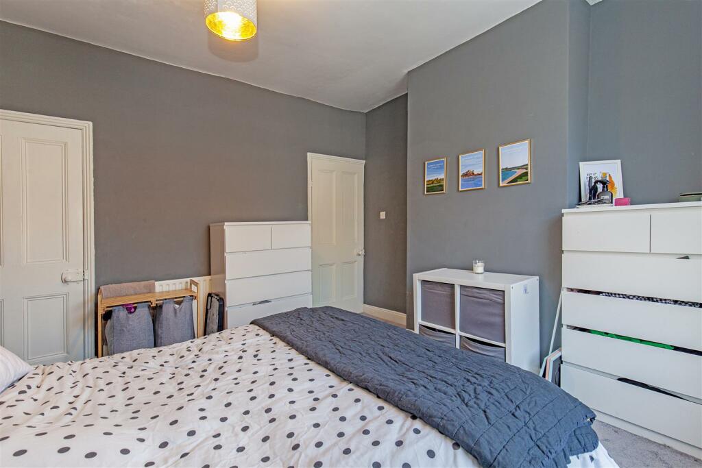 Bedroom 1-3.jpg