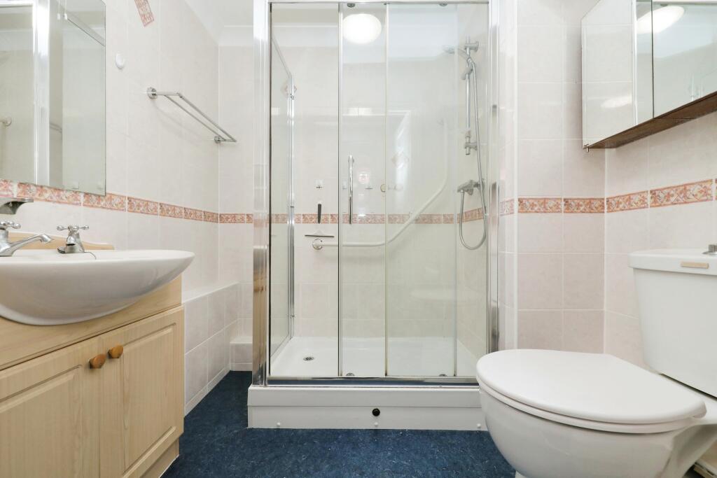 SHOWER ROOM
