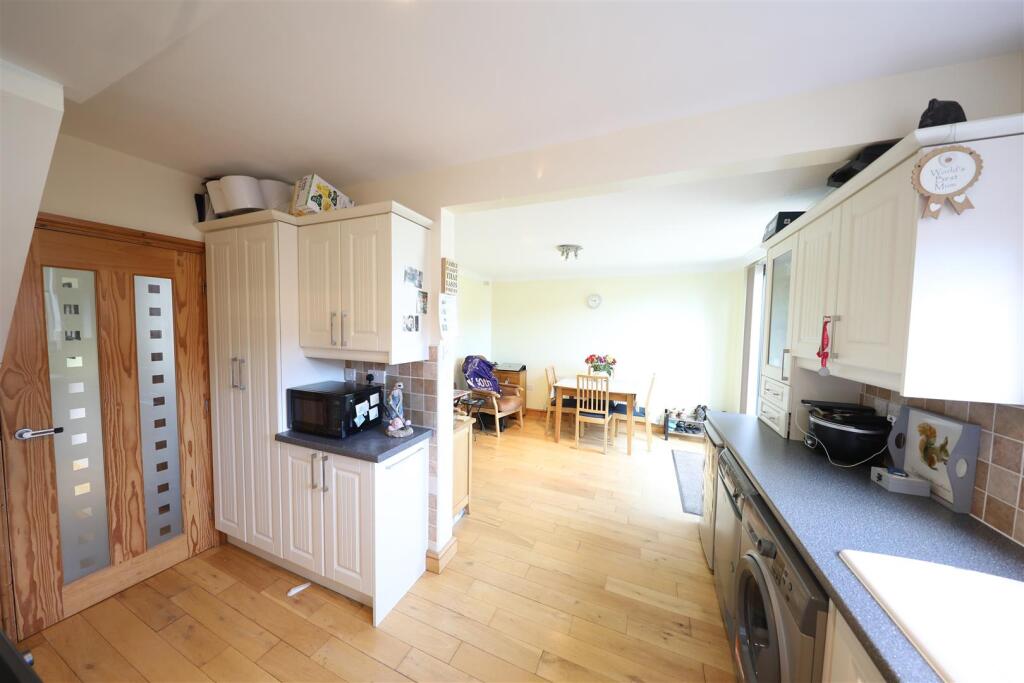 Open plan kitchen diner