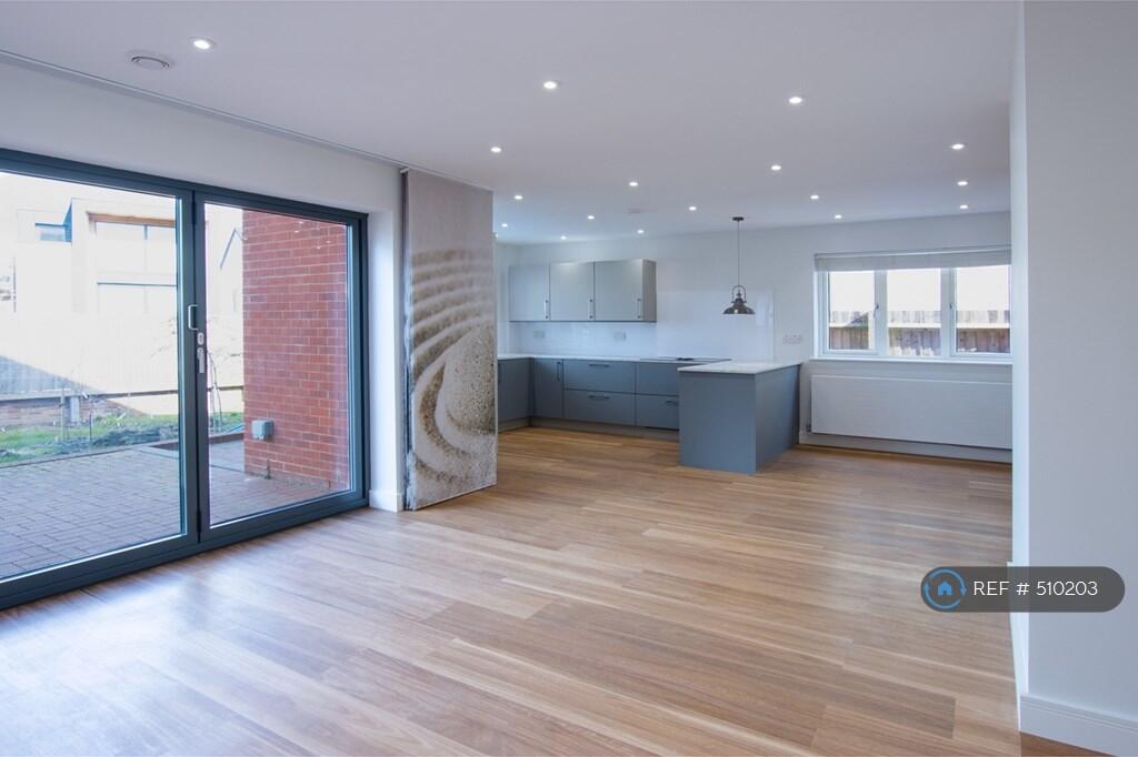 Kitchen/Dining Area