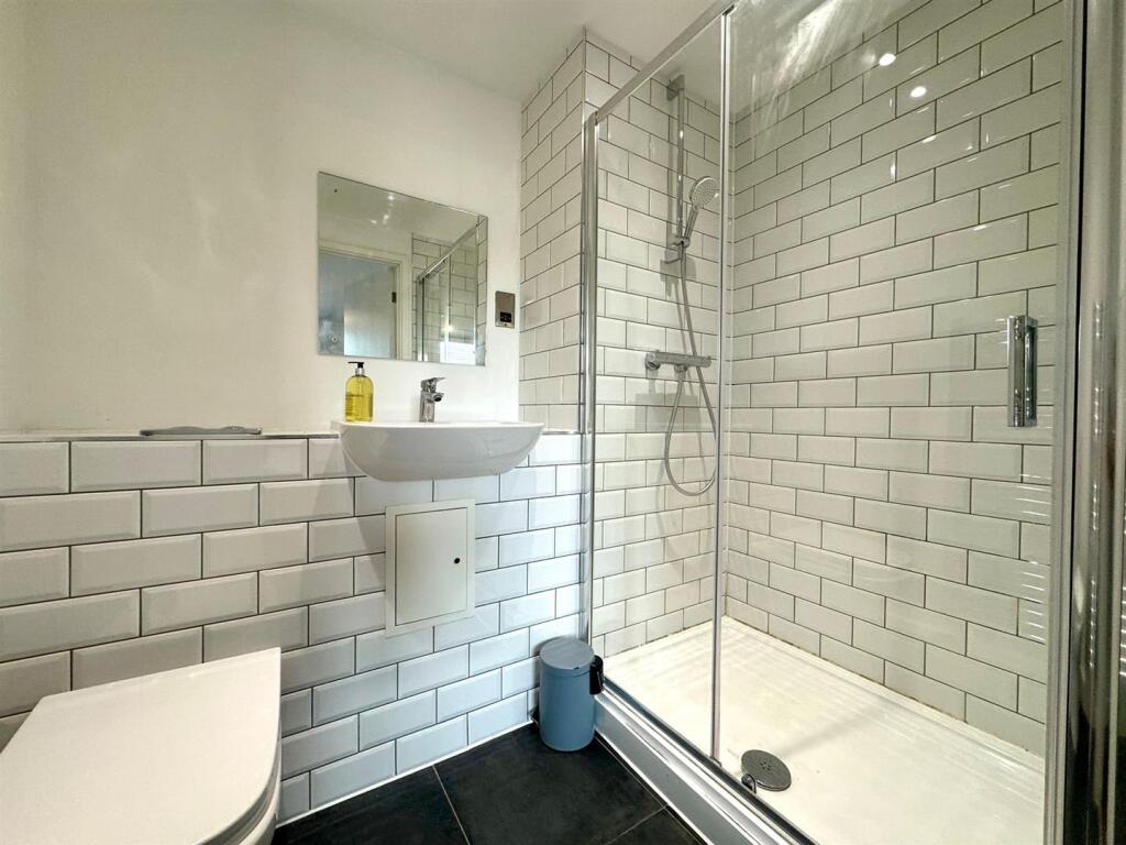 Ensuite.jpeg