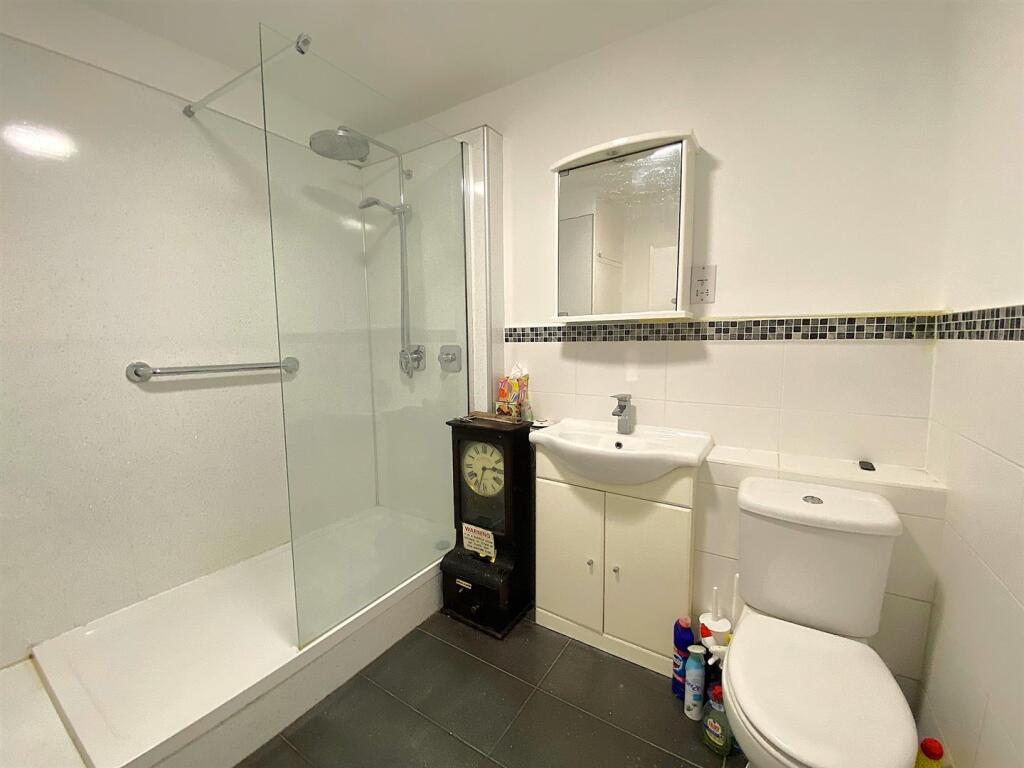 4 Tobago - Shower.jpg