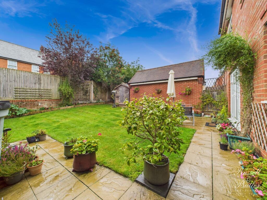 CAM02127G0-PR0332-STILL008