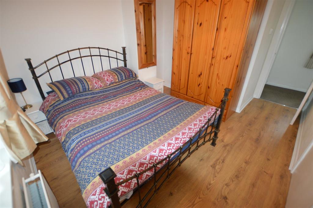Bed2.JPG