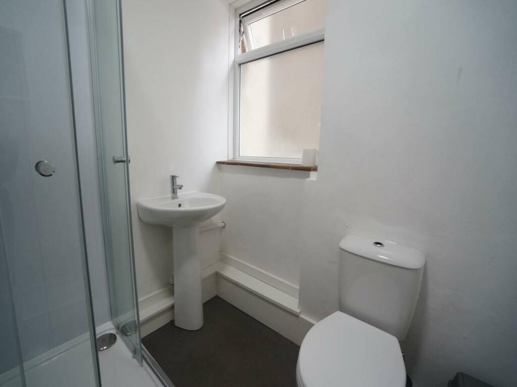54HolyheadRoad_Bathroom1.1.JPG