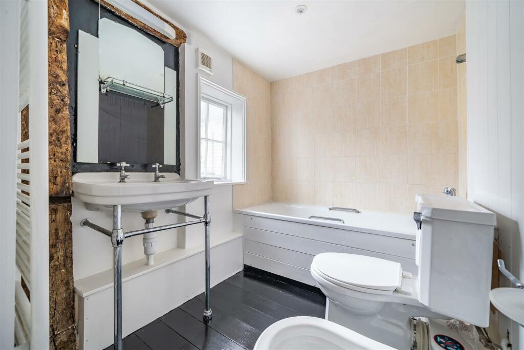 Bathroom (1).jpg