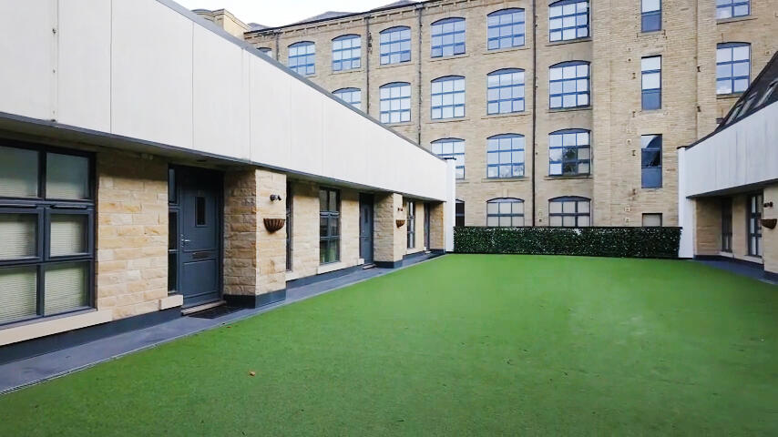 front door+courtyard