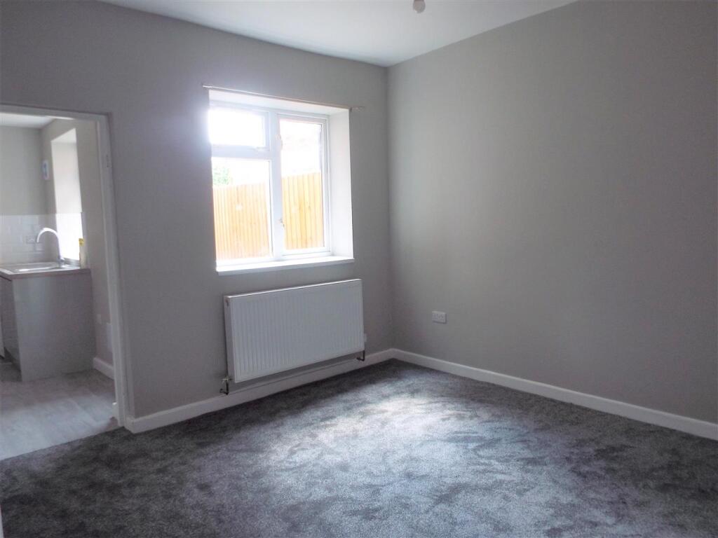 REAR LIVING ROOM