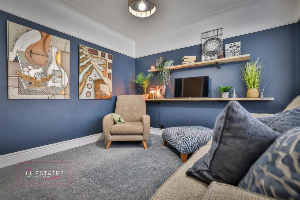 Front Lounge.jpg