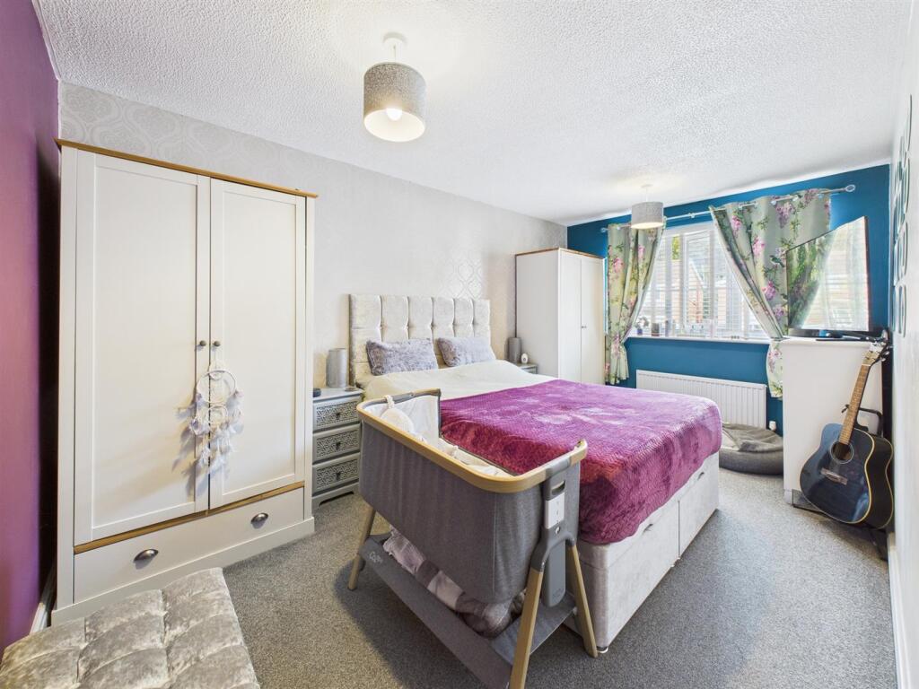 Bedroom: