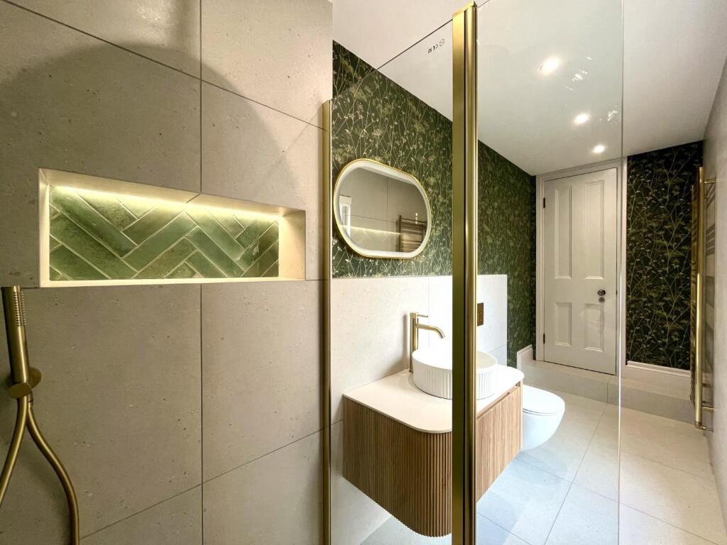 Bedroom 2 En Suite Aspect 2
