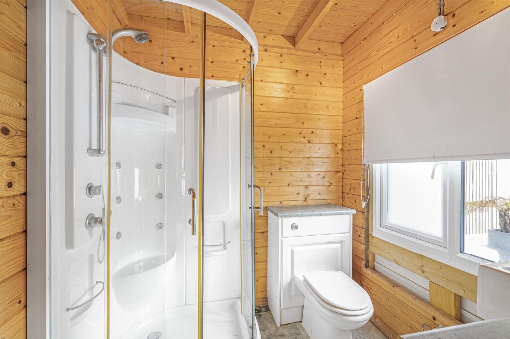 Pool Cabin Shower/WC
