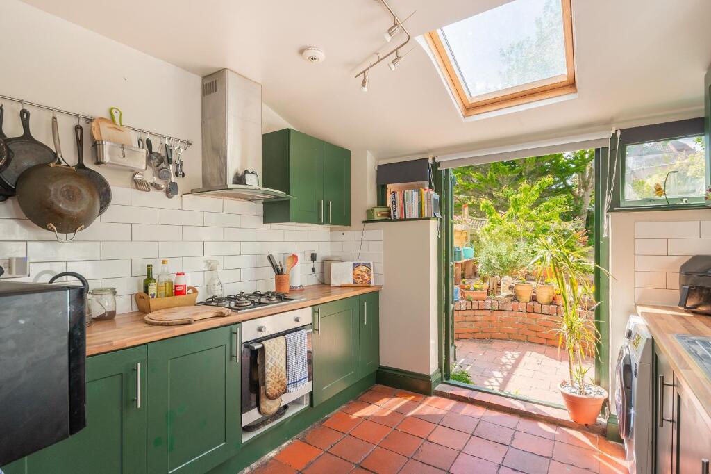 2S0RKE - Kitchen B.jpg