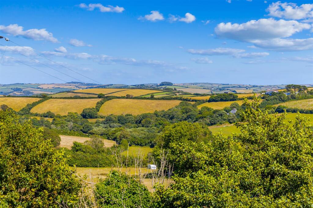 A06 - 5 Eastacoombes Way Marlborough - 250708.jpg