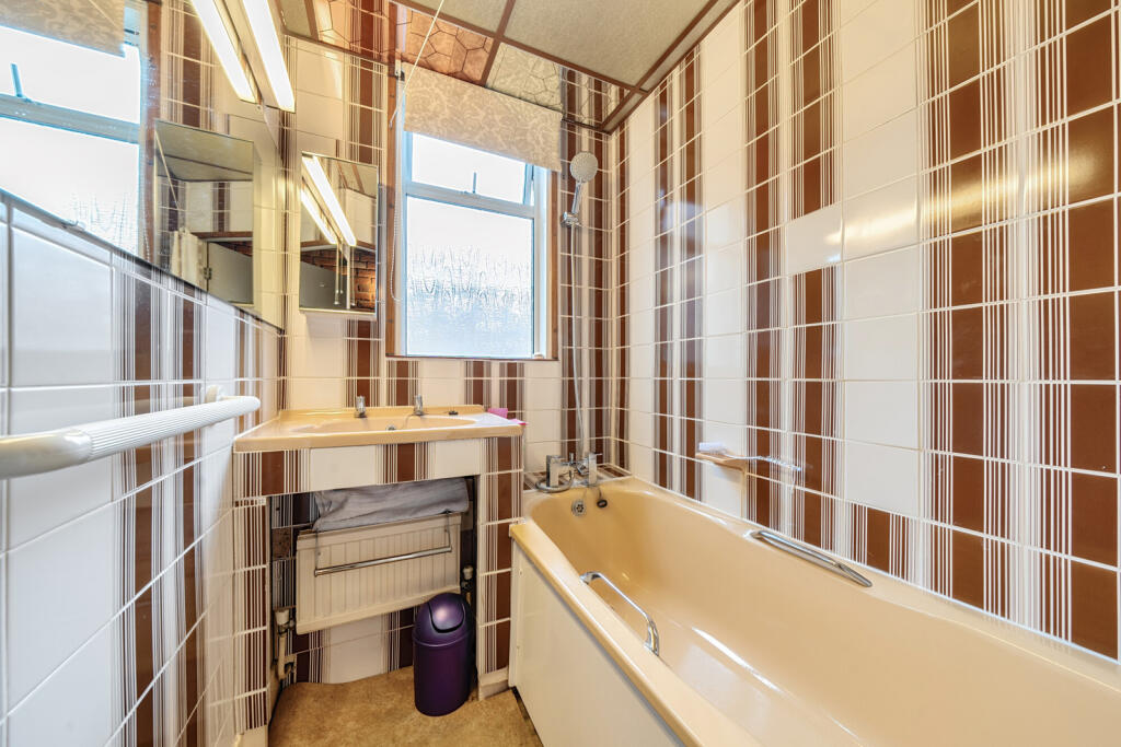 1298710-3-6835a9c...