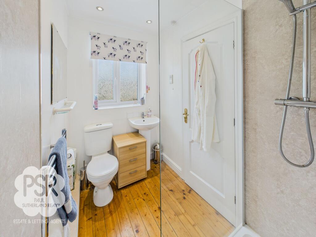 Main Bedroom - En-Suite