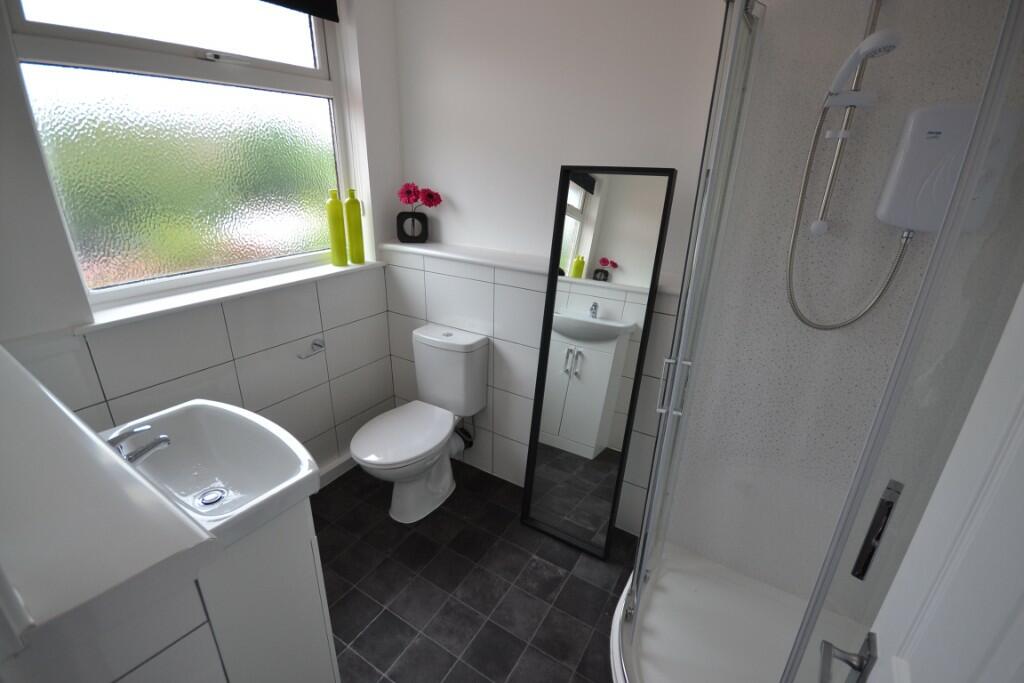 Bedroom 4 ensuite