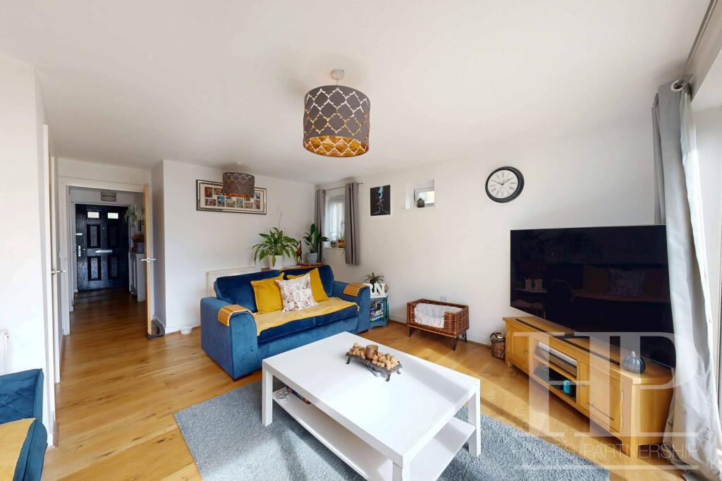 LOUNGE / DINING ROOM