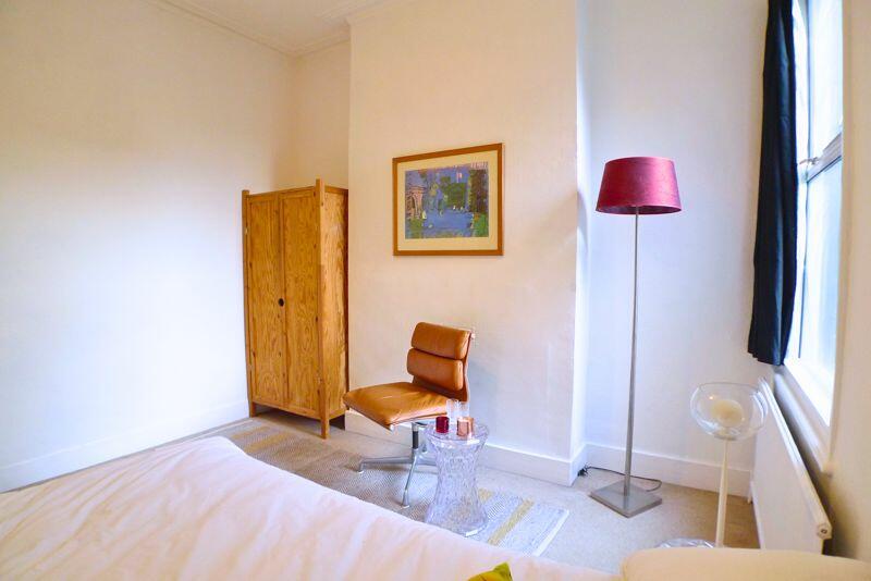 Middle bedroom 2