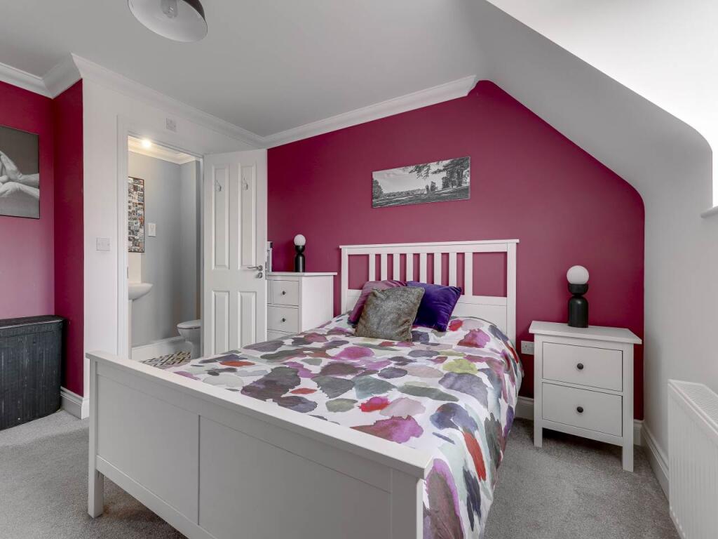 Bedroom 1 (2)