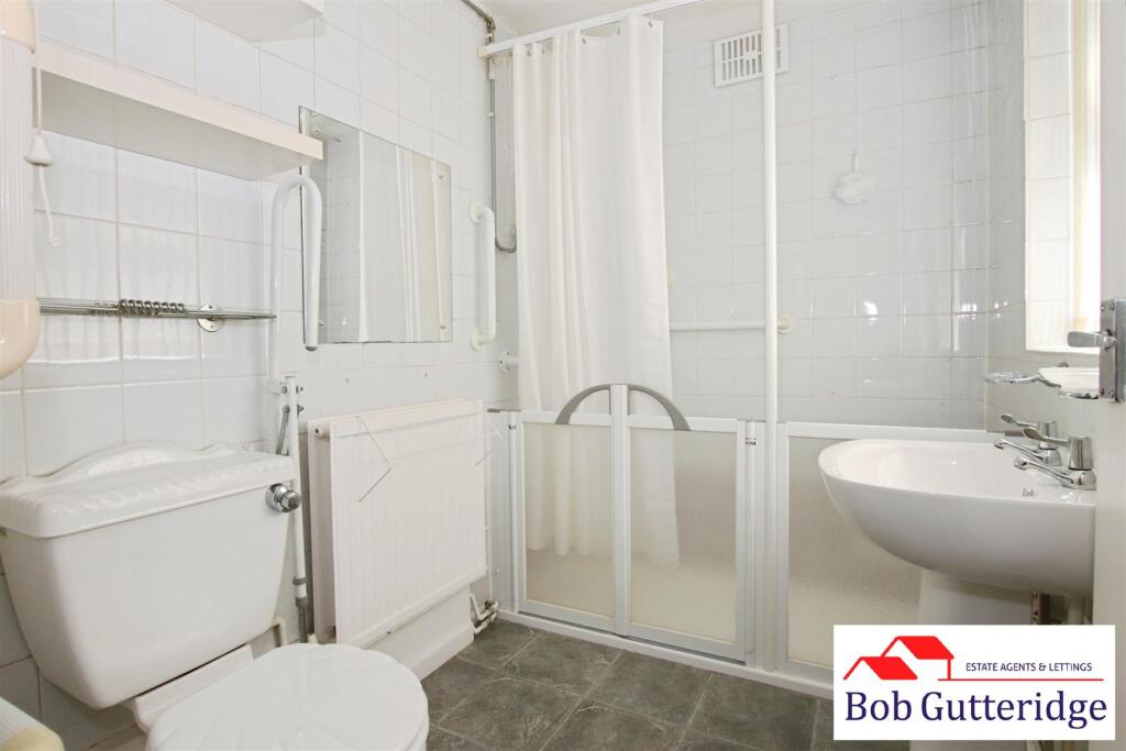 GROUND FLOOR SHOWER ROOM