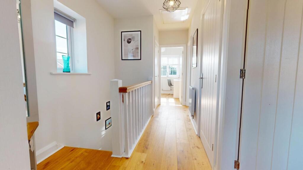 FIRST FLOOR LANDING