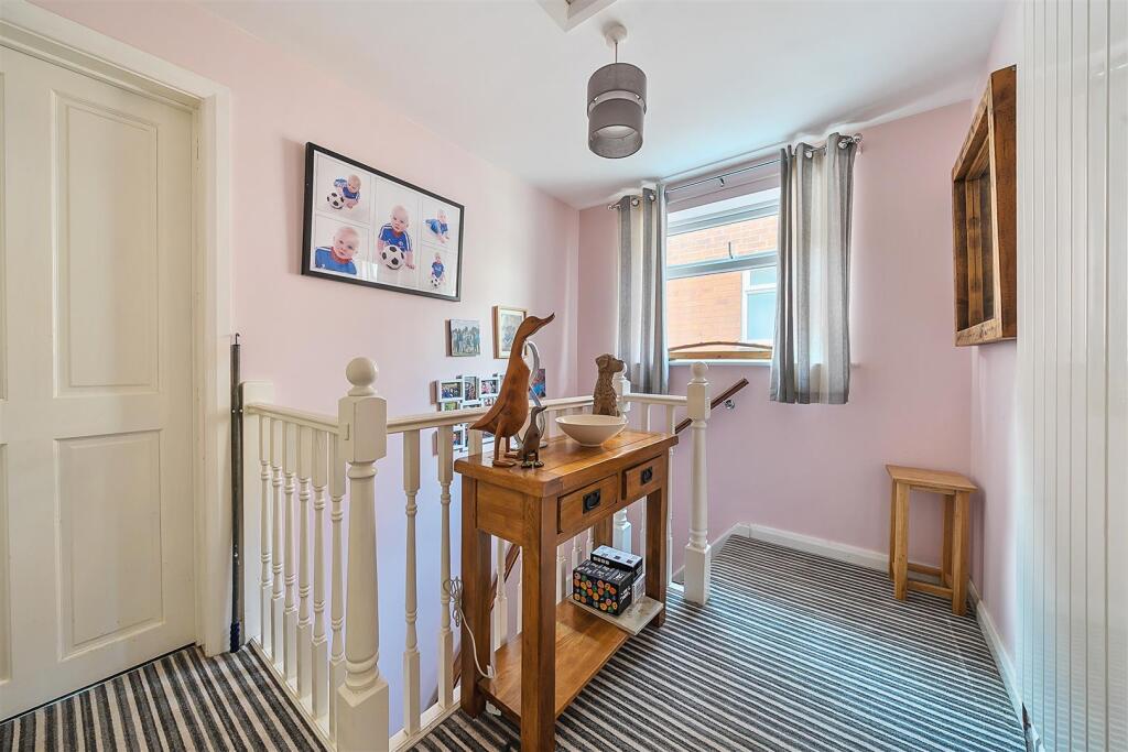 13 Wakeford Close, Nuneaton